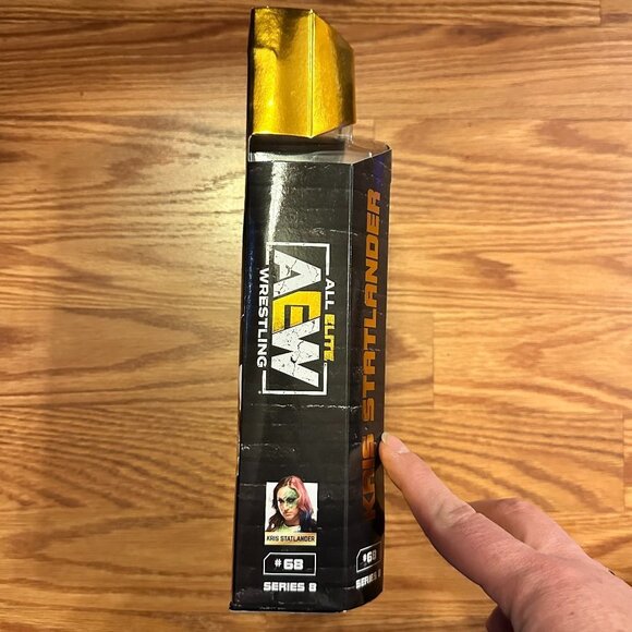 AEW Unrivaled 3 figure Set with 30 pack Display Stands - Picture 4 of 16